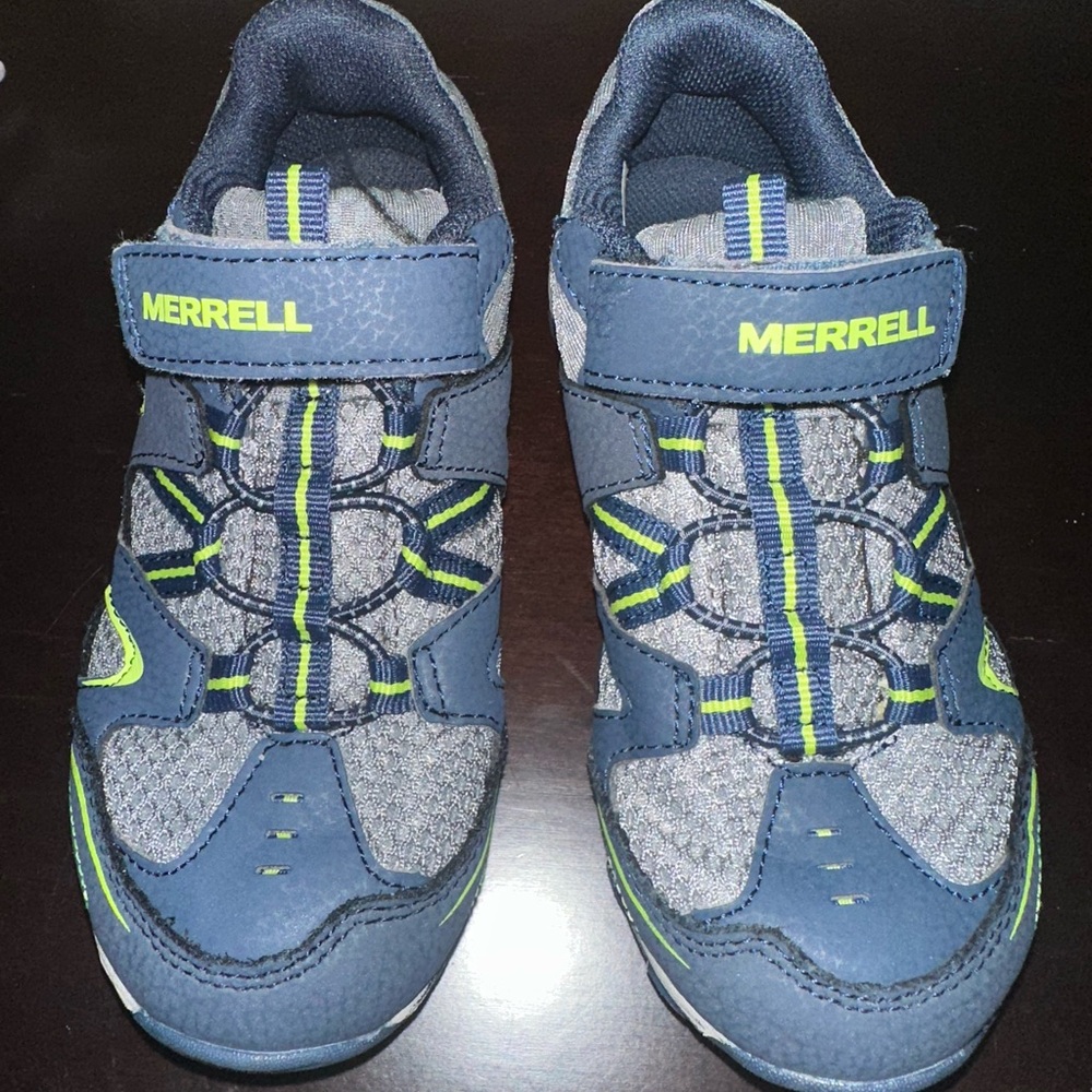 Boys Merrell hiking shoes (sz 13.5)